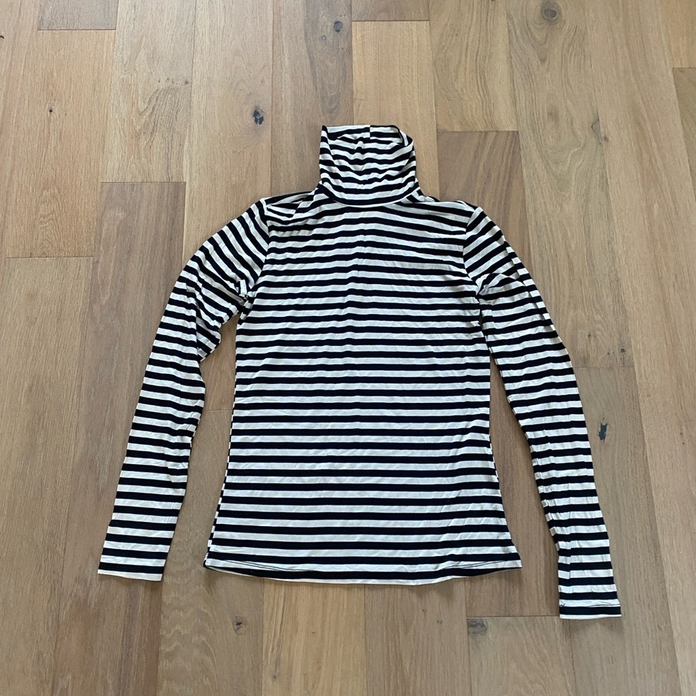 H&M Black and White Striped Long Sleeve Top